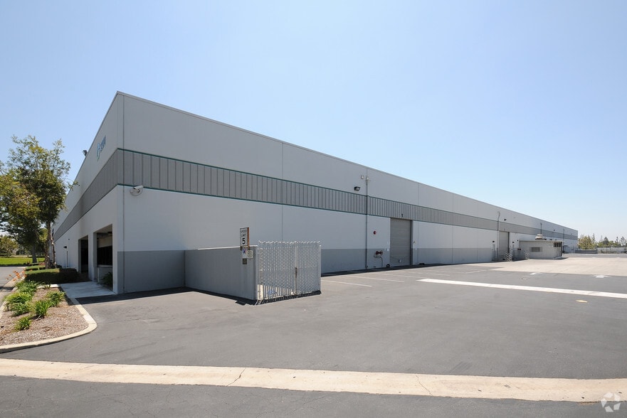 3200 Enterprise St, Brea, CA for lease - Building Photo - Image 2 of 4