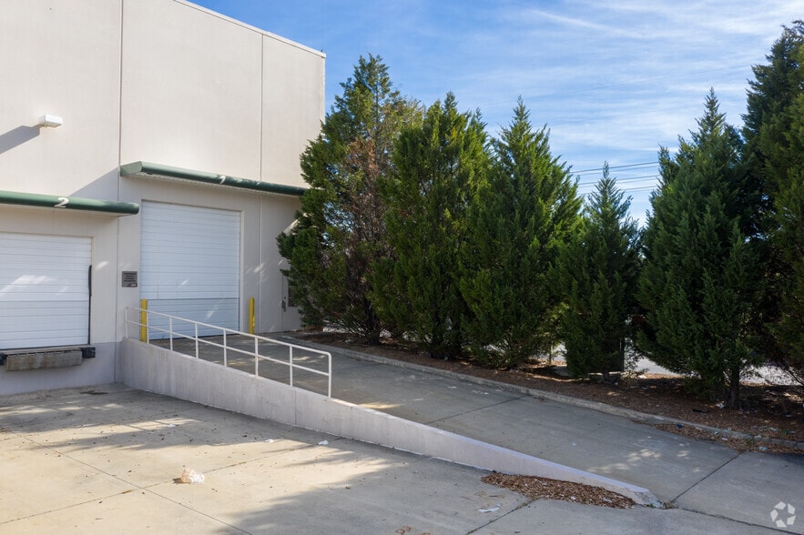 2420 Tech Center Pky, Lawrenceville, GA for lease - Building Photo - Image 3 of 6