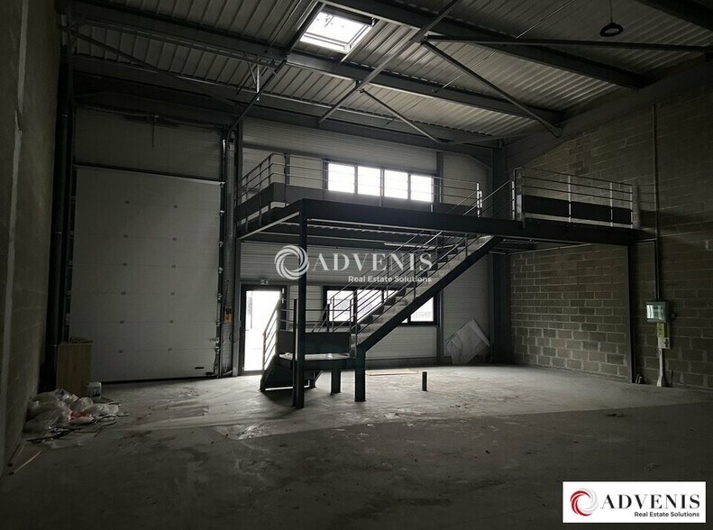 Industrial in Merignac for lease - Interior Photo - Image 2 of 3