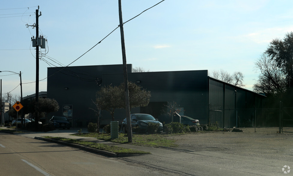2835 Antoine Dr, Houston, TX for lease - Building Photo - Image 2 of 2