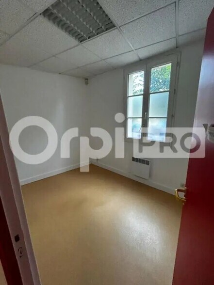 Office in Chantilly for lease - Building Photo - Image 3 of 5