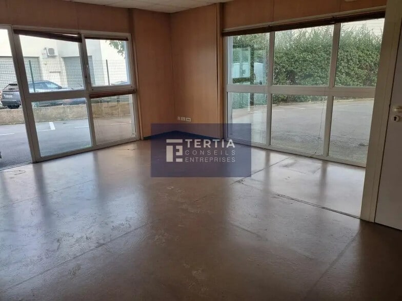 Office in Mauguio for lease - Building Photo - Image 3 of 7