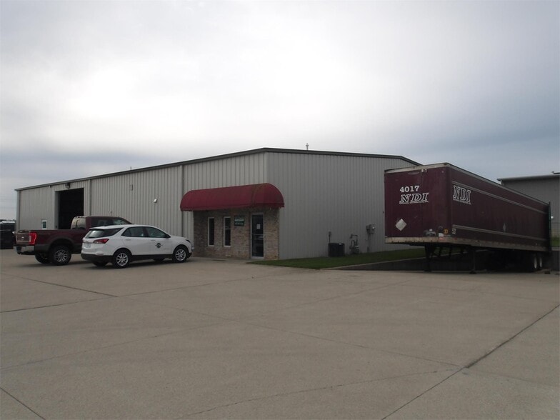1902 Eisenhower Dr N, Goshen, IN for lease - Primary Photo - Image 1 of 12