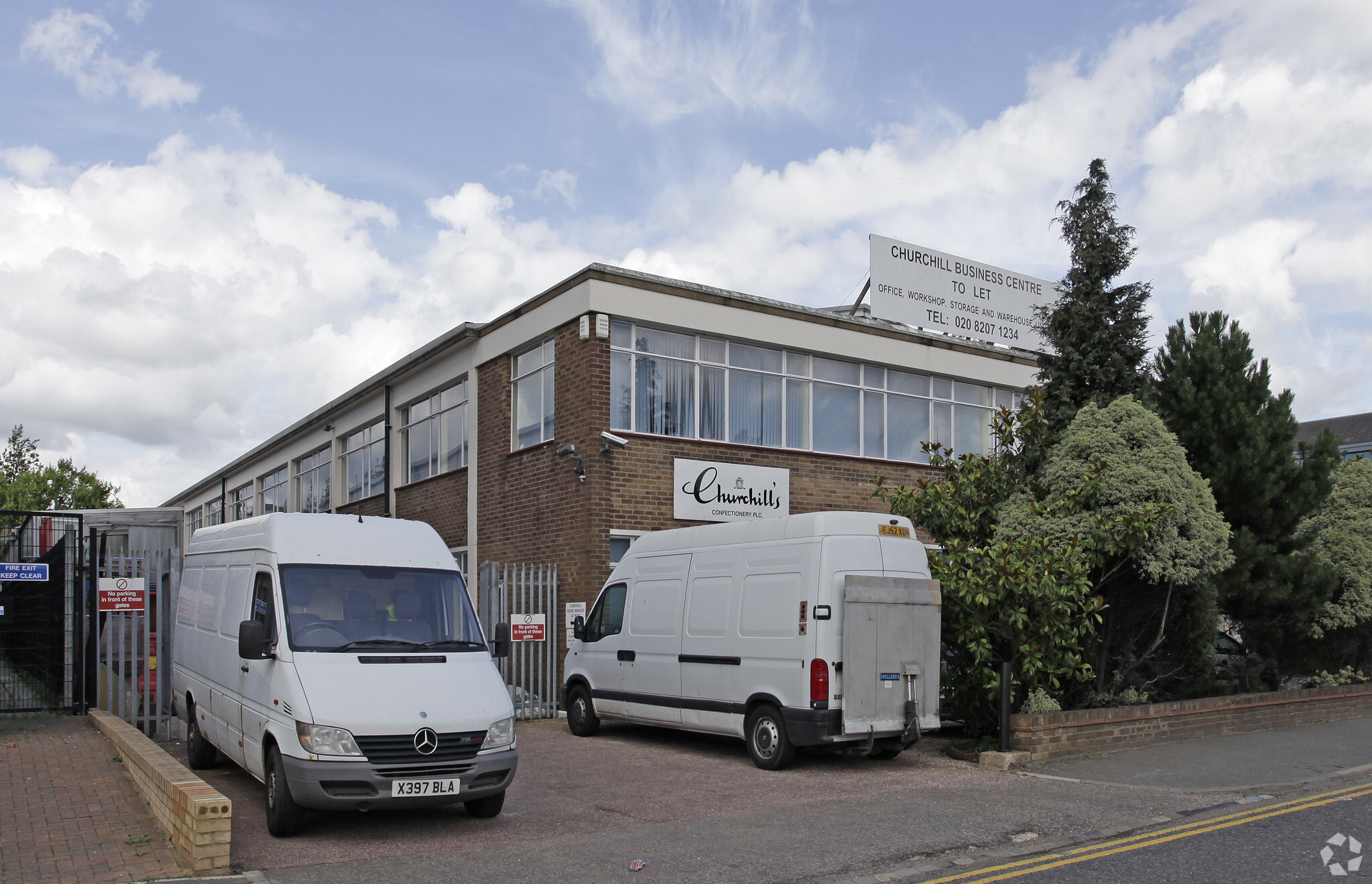 Stirling Way, Borehamwood for sale Primary Photo- Image 1 of 1