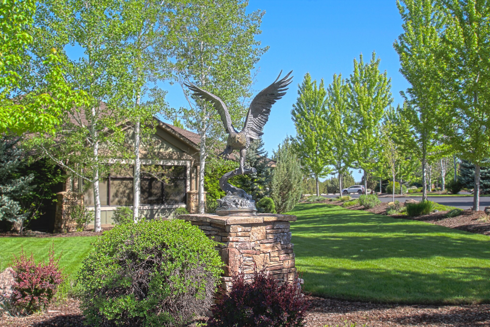 7555 Falcon Crest Dr, Redmond, OR for sale Primary Photo- Image 1 of 1