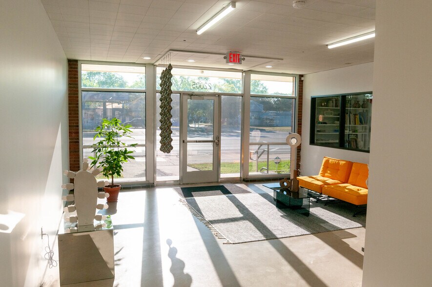 22005 Van Dyke Ave, Warren, MI for lease - Interior Photo - Image 2 of 19