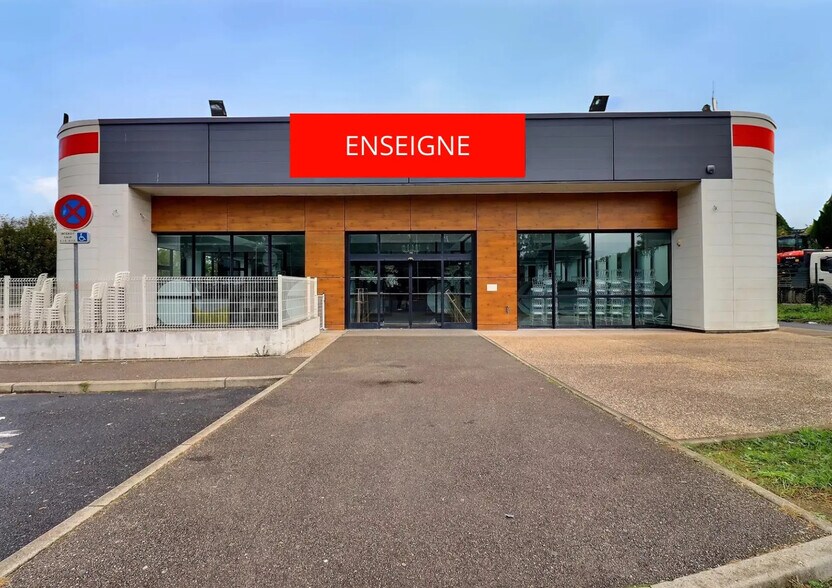 68 Rue Antoine Primat, Saint-Étienne for sale - Building Photo - Image 1 of 12