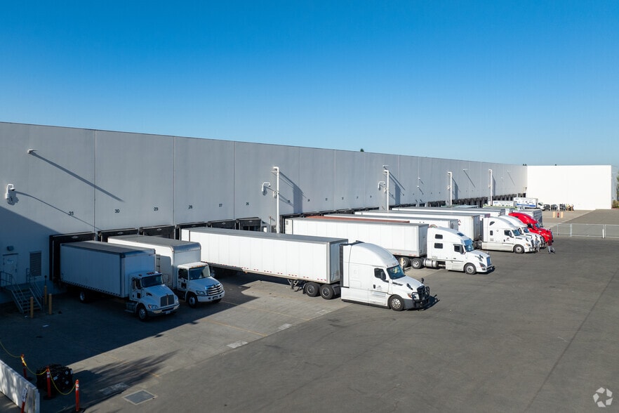 22290 Hathaway Ave, Hayward, CA for lease - Building Photo - Image 2 of 3