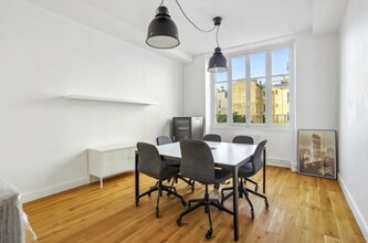 Office in Paris for lease Interior Photo- Image 1 of 6