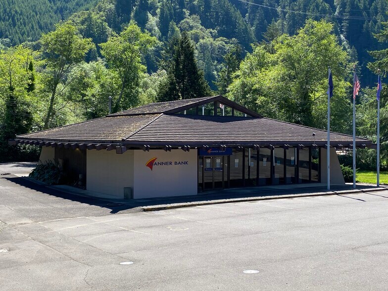 10756 Highway 126, Mapleton, OR for sale - Primary Photo - Image 1 of 1