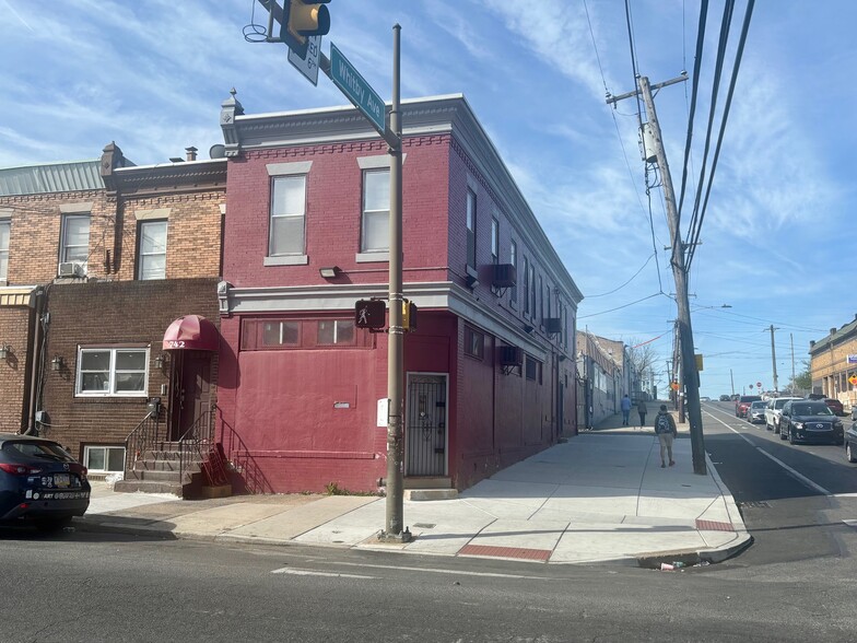 740 S 52nd St, Philadelphia, PA for sale - Building Photo - Image 1 of 9