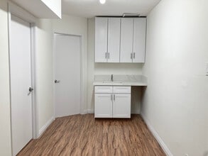 441 S Beverly Dr, Beverly Hills, CA for lease Interior Photo- Image 2 of 4