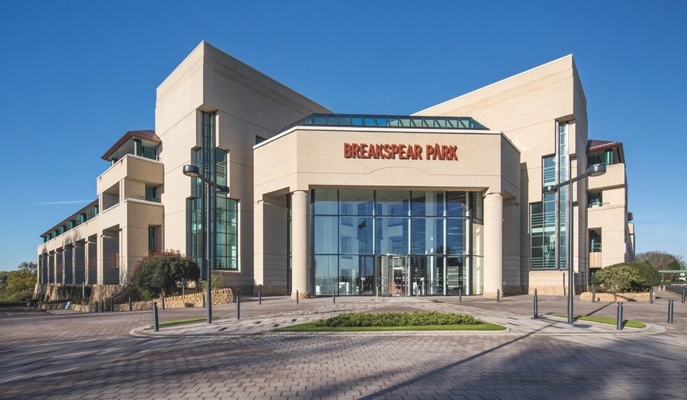 Breakspear Way, Hemel Hempstead for lease - Building Photo - Image 2 of 34