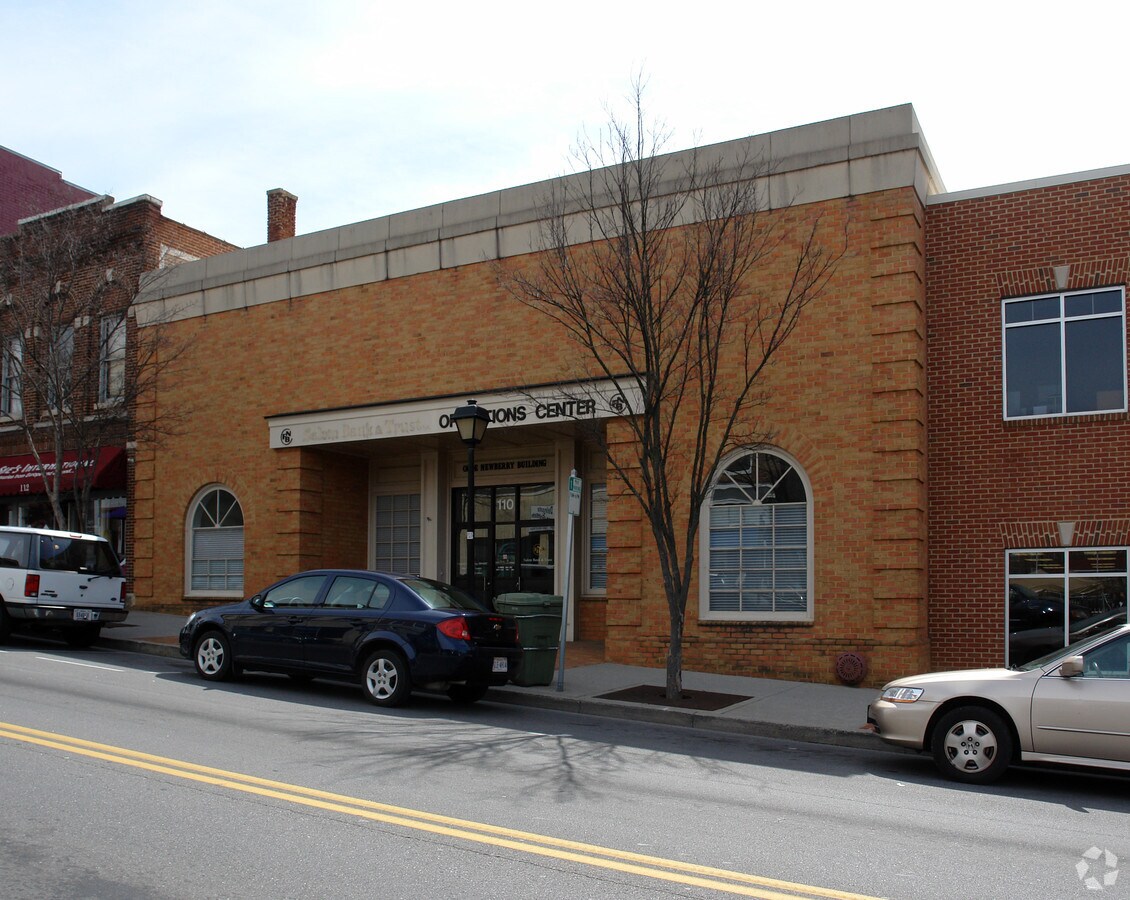 110 E Main St, Salem, VA 24153 Office for Lease
