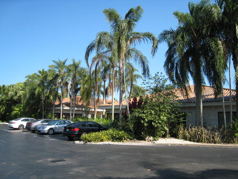 7385 SW 87th Ave, Miami, FL for lease - Primary Photo - Image 1 of 7