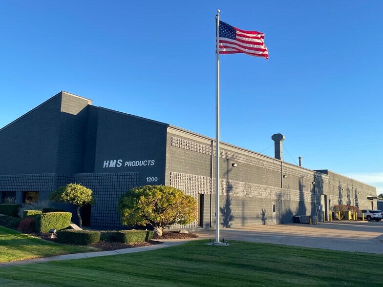 1200 E Big Beaver Rd, Troy, MI for sale - Primary Photo - Image 1 of 1