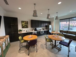 629 N High St, Columbus, OH for lease Interior Photo- Image 2 of 12