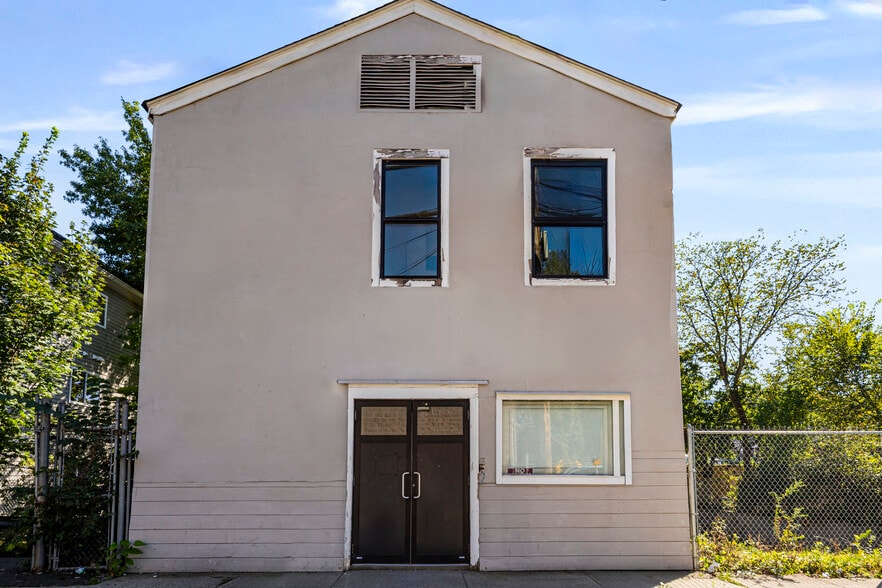 28 Lawrence St, Spring Valley, NY for lease - Building Photo - Image 1 of 8