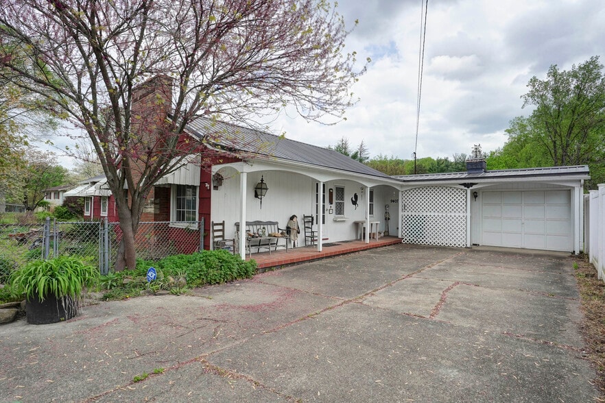 9407 Teays Valley Rd, Scott Depot, WV 25560