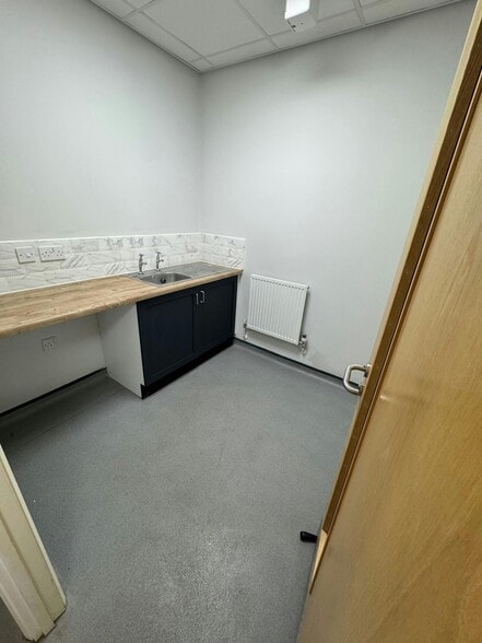 Vesty Rd, Bootle for lease - Building Photo - Image 3 of 6