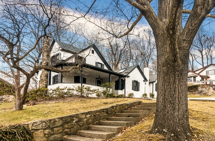 69 S Bedford Rd, Mount Kisco, NY for sale - Building Photo - Image 1 of 1