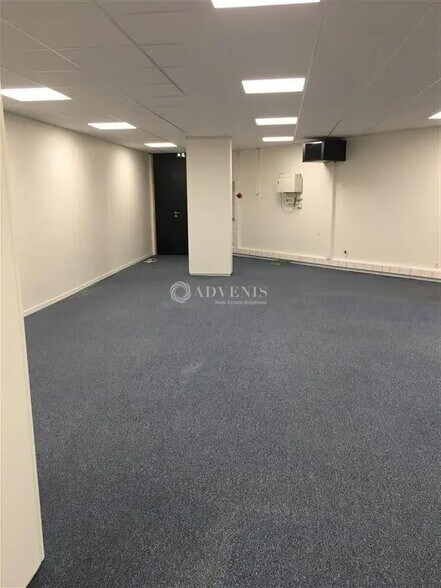 Office in Jouy-en-Josas for lease - Interior Photo - Image 2 of 7