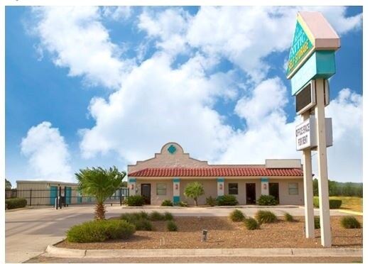 1307 Expressway 83, Penitas, TX for sale Primary Photo- Image 1 of 1