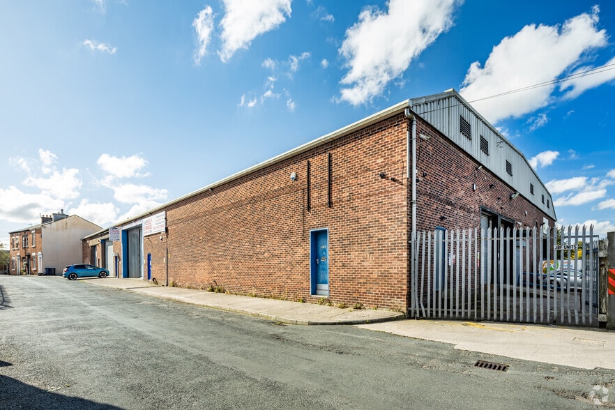 Dewhurst Row, Preston for lease - Primary Photo - Image 1 of 4