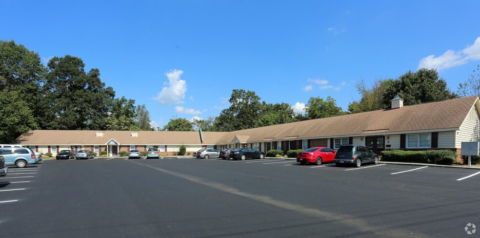 409 E Fairfield Rd, High Point, NC for lease - Building Photo - Image 1 of 2