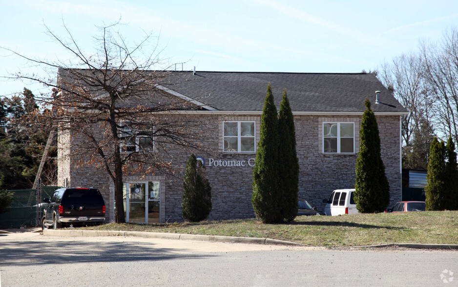 8780 Virginia Meadows Dr, Manassas, VA for lease - Building Photo - Image 2 of 5