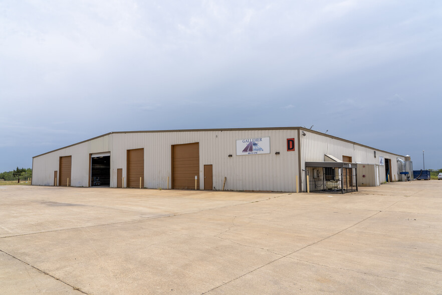 225 Metro Dr, Terrell, TX for lease - Building Photo - Image 1 of 35