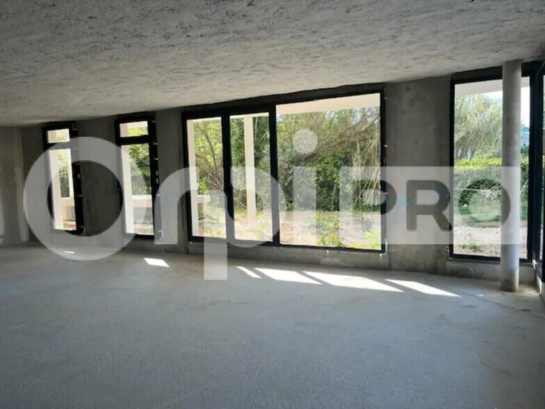 Office in La Rochelle for lease - Interior Photo - Image 1 of 3