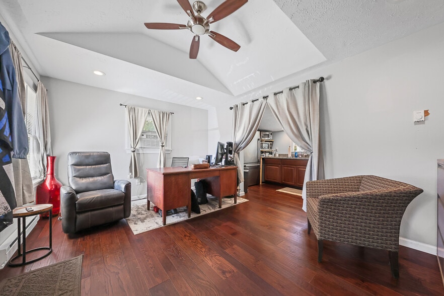 4371 Hickory Ridge Ave, Brunswick, OH for sale - Building Photo - Image 3 of 50