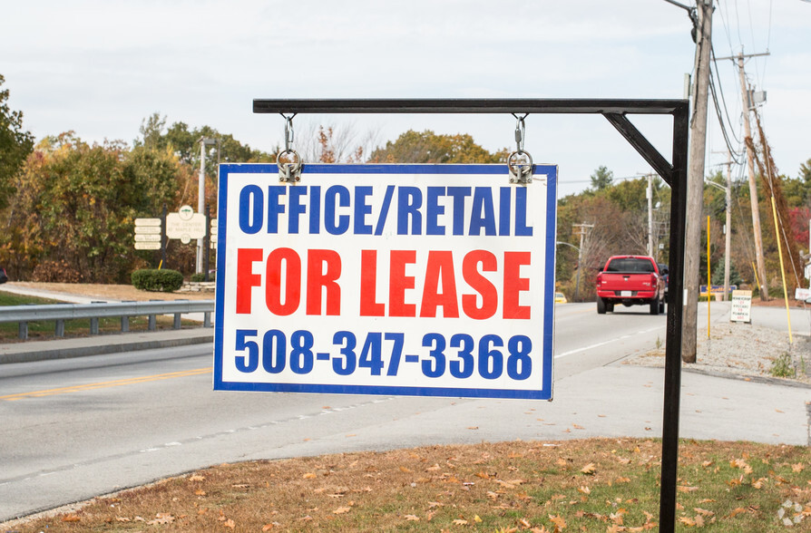 128 Main St, Sturbridge, MA for lease - Building Photo - Image 3 of 11