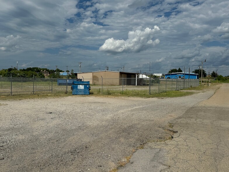 1001 N Little Ave, Cushing, OK for lease - Building Photo - Image 3 of 4