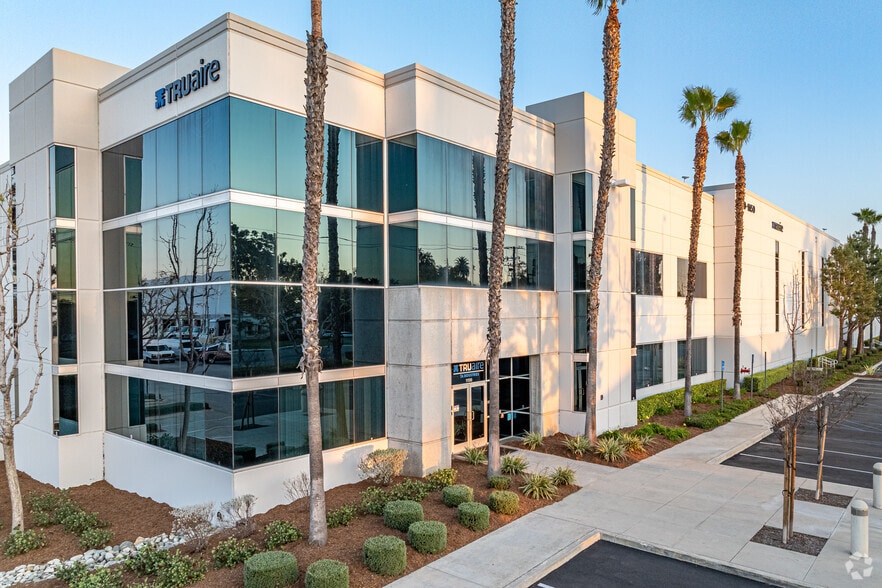 11130-11290 Bloomfield Ave, Santa Fe Springs, CA for lease - Building Photo - Image 1 of 11