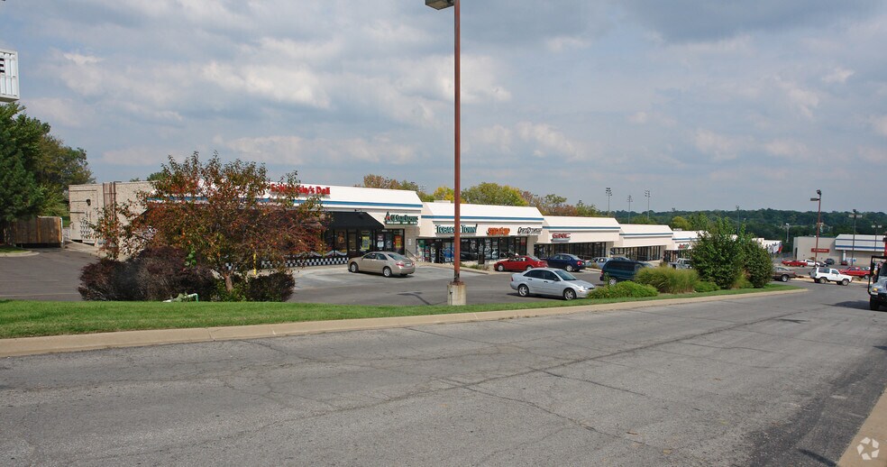 400 SW 29th St, Topeka, KS for sale - Building Photo - Image 1 of 1