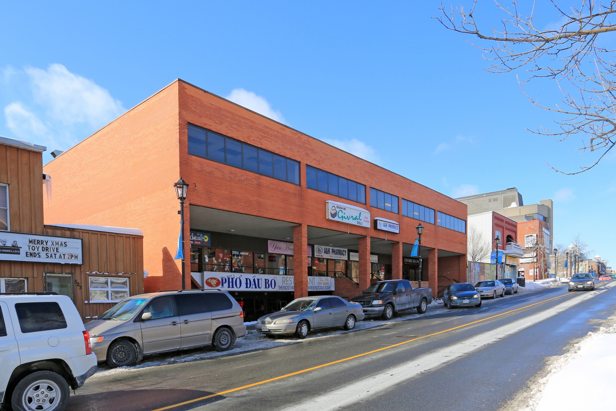 301 King St E, Kitchener, ON for sale Primary Photo- Image 1 of 1