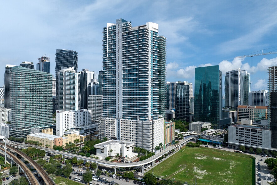 40 SW 13th St, Miami, FL for lease - Primary Photo - Image 1 of 2