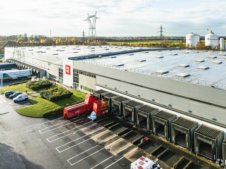 Industrial in Moissy-Cramayel for lease - Primary Photo - Image 1 of 2