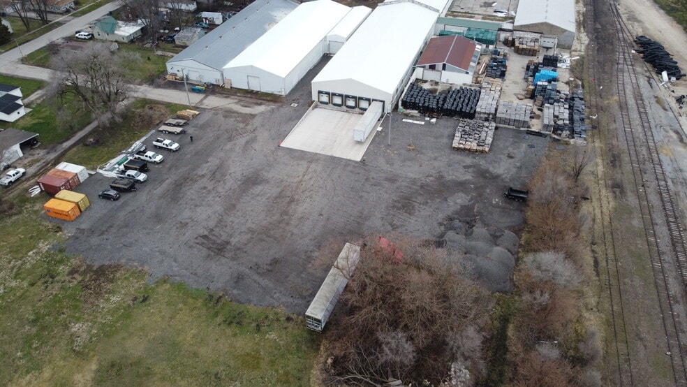 610 W 9th Ave, Monmouth, IL for lease - Building Photo - Image 3 of 18