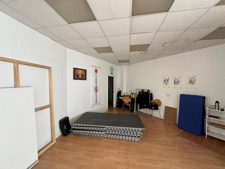 1-40 Village Sq, Brighton for lease - Building Photo - Image 3 of 9