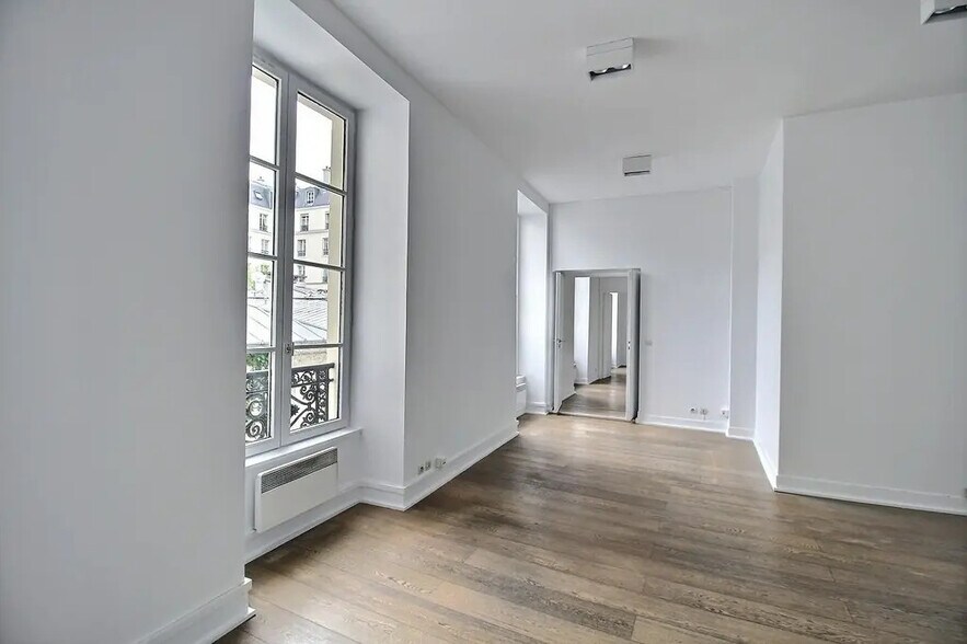 Office in Paris for lease - Interior Photo - Image 3 of 4