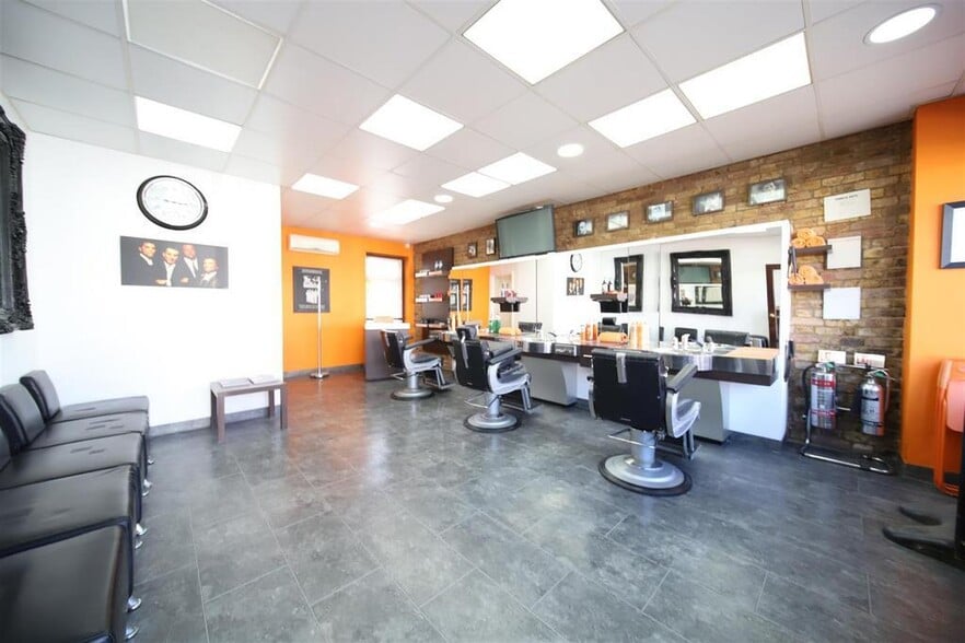 81 Ordnance Rd, Enfield for lease - Building Photo - Image 2 of 9