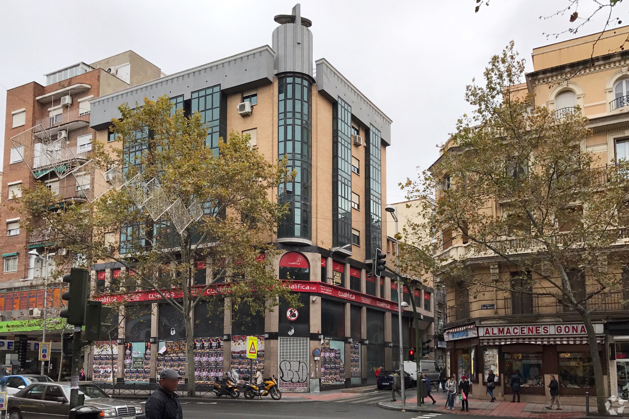 Office/Retail in Madrid, Madrid for lease Primary Photo- Image 1 of 3