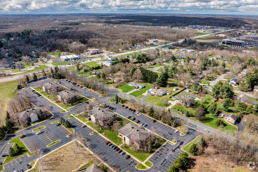 1090 N 10th St, Kalamazoo, MI for lease - Building Photo - Image 2 of 4