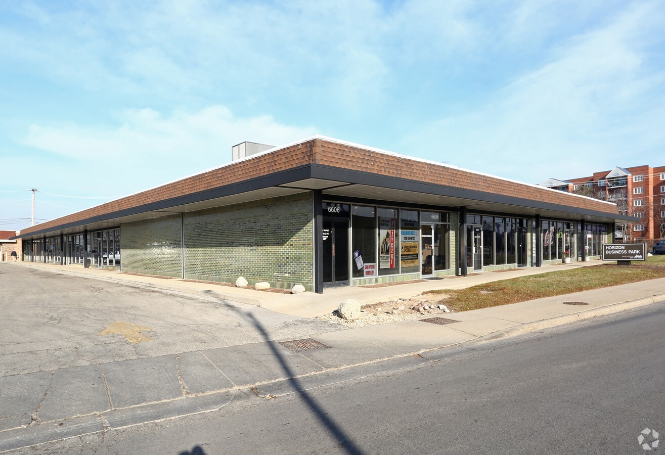 66006628 W Irving Park Rd, Chicago, IL 60634