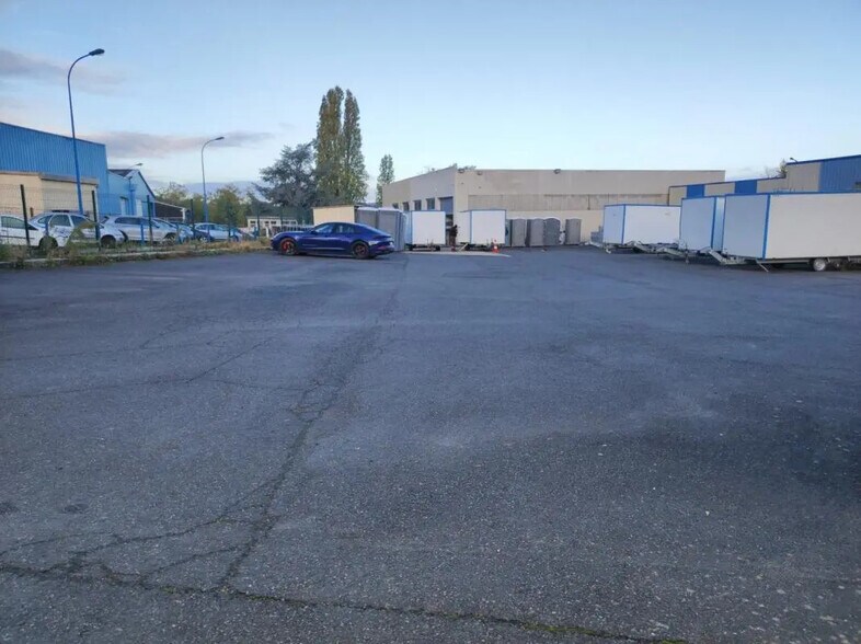 Flex in Étampes for sale - Building Photo - Image 2 of 9