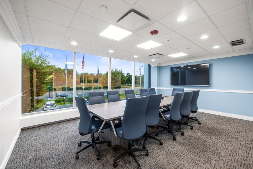 275 Broadhollow Rd, Melville, NY for lease - Building Photo - Image 2 of 19