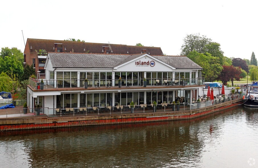 Caversham Bridge, Reading for sale - Primary Photo - Image 1 of 1